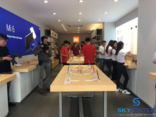 Cho Thuê Thiết Bị Khai Trương Chuỗi Showroom Điện Thoại Xiaomi